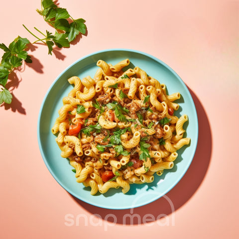 Verpakte kant-en-klare maaltijd van Macaroni boeuf stroganoff, een heerlijke combinatie van pasta en romige stroganoffsaus, ideaal om thuis gemakkelijk op te warmen en klaar voor thuisbezorging